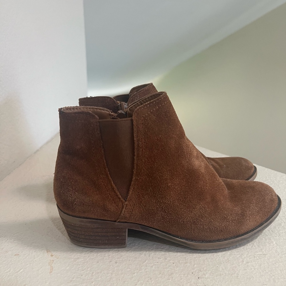 KENSIE Garry Brown Suede‎ stacked heel Almond Toe Booties Size 6.5